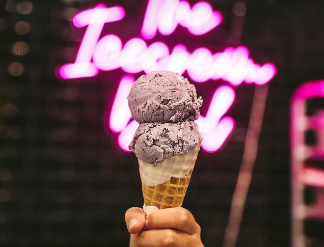 hand holding an ice cream cone from The Ice Cream Bowl located in London, Ontario