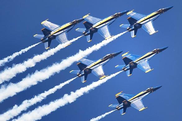 Six jets flying in the sky