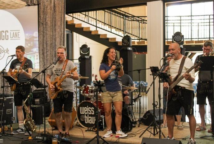 Oktober Fall Fest: Weiss Blau Band Live