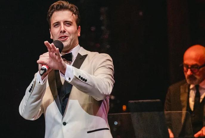 Musicians Michael Vanhevel and Mark Payne performing live on stage