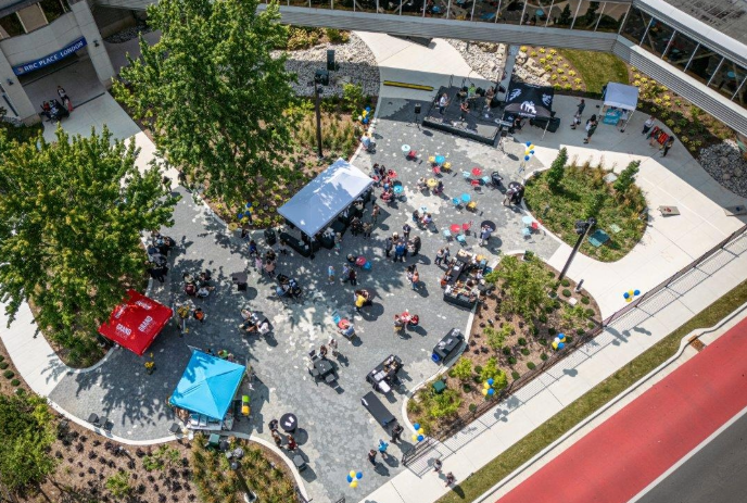 Overview of the terrace during an event with people enjoying being outdoors.