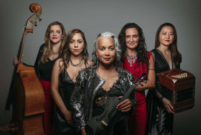 Solidaridad Tango: five women in black and red pose with bass, violin, and accordion on gray background.