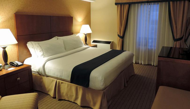 Holiday-Inn-Express-and-Suites-London-Downtown2