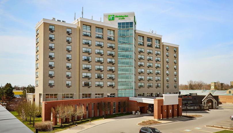 Holiday-Inn-Hotel-and-Suites-London1
