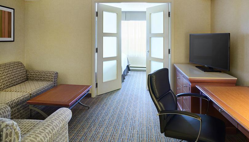Holiday-Inn-Hotel-and-Suites-London3