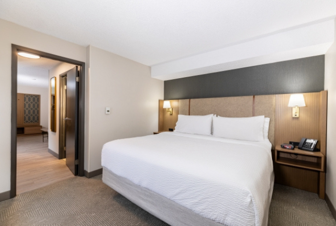 holiday-inn-suites-london9