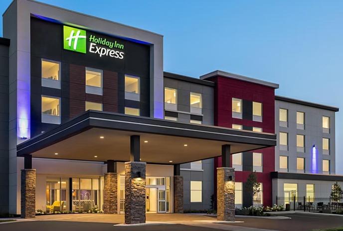 Outdoor front view of the Holiday Inn Express in Strathroy