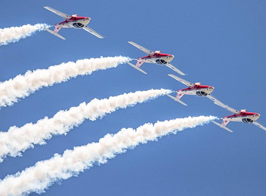 Four Airplanes flying upside down in a coordinated stunt