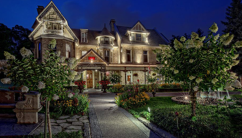 The main entrance of the Idlewyld Inn and Spa at night located in London, Ontario