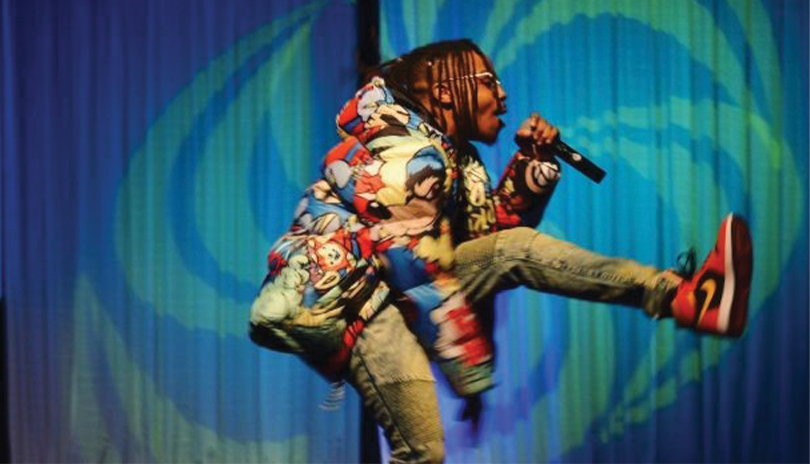 Performer Asante dancing and singing on stage