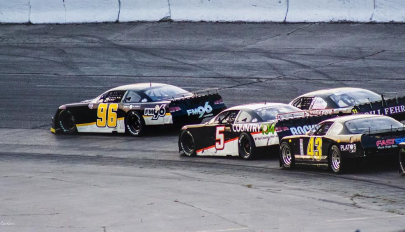 Cars racing around the Delaware Speedway track