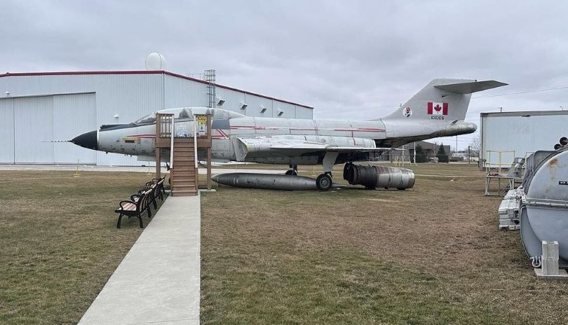 An F16 fighter jet on display outdoors at the Jet Aircraft Museum locate din London, Ontario