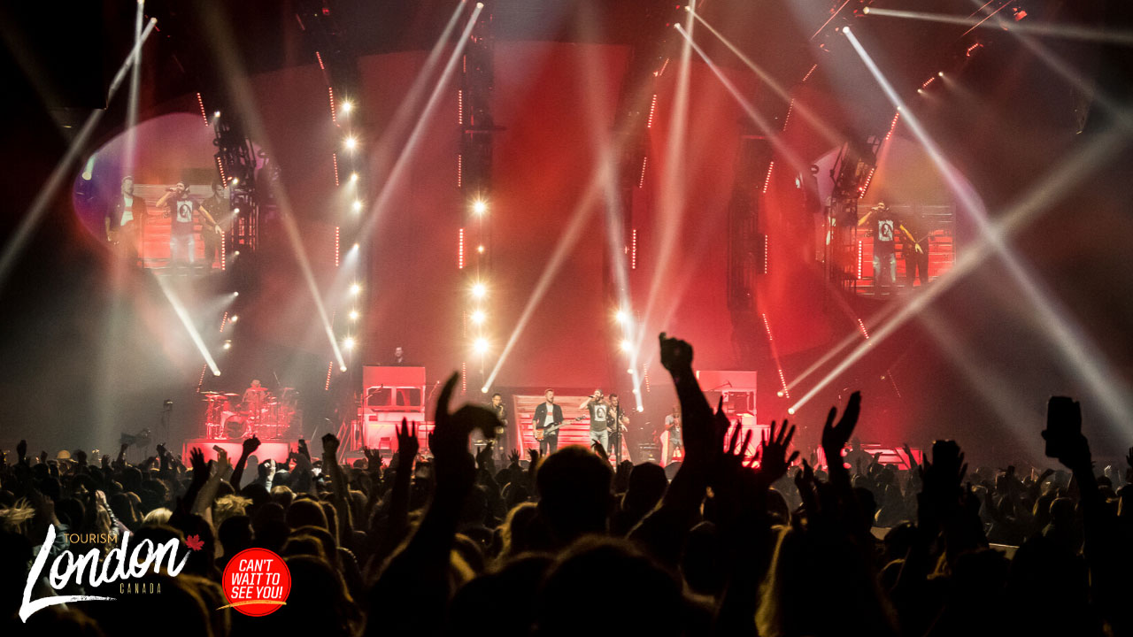Budweiser Gardens - In the Crowd with Thomas Rhett