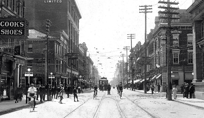 An historic photo of Dundas & Richmond Street, circa 1915 / photo source: Western Archives Hines Collection